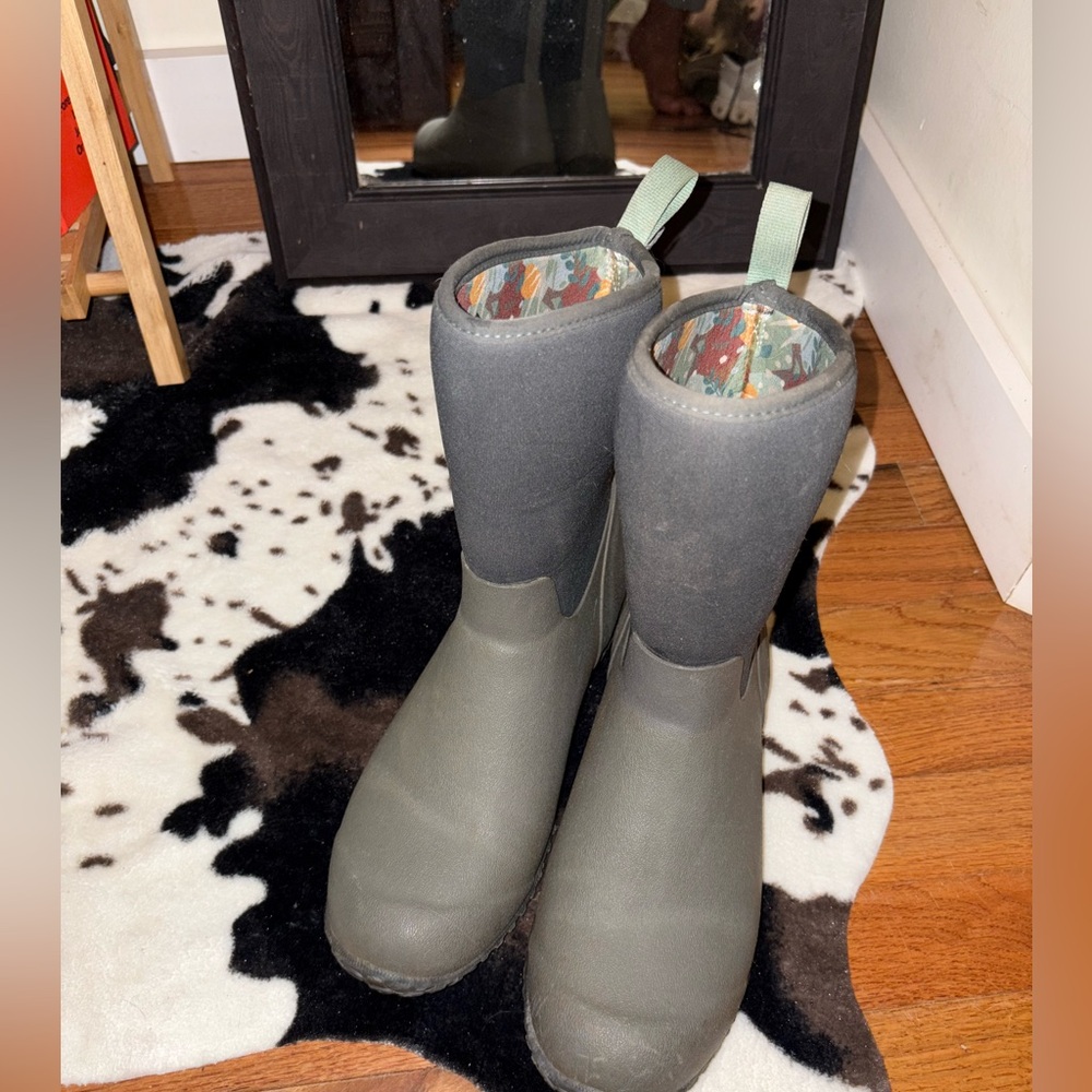 Muck boots